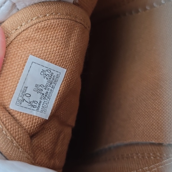 Vans Juniors Glitter Gold Old Skool Sneakers - Picture 11 of 11